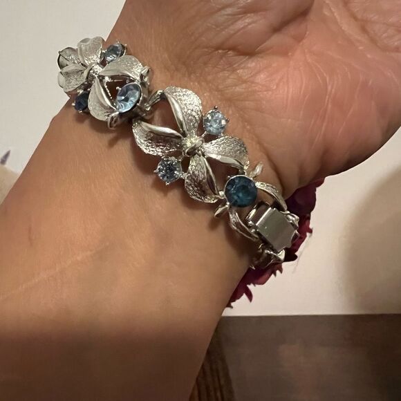 CORO PEGASUS VINTAGE BRACELET WITH BLUE RHINESTONES - Picture 4 of 5